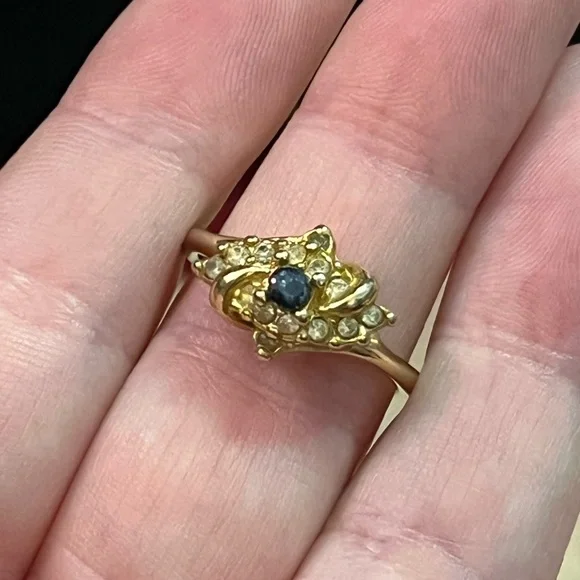 VTG Cottagecore Faux Sapphire Gold Tone Metal Costume Jewelry Size 7 3/4 Ring - Picture 2 of 8